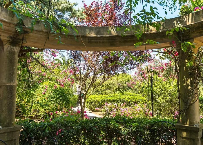 Rural Biniarroca - Adults Only