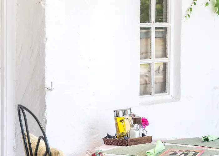 Rural Biniarroca - Adults Only